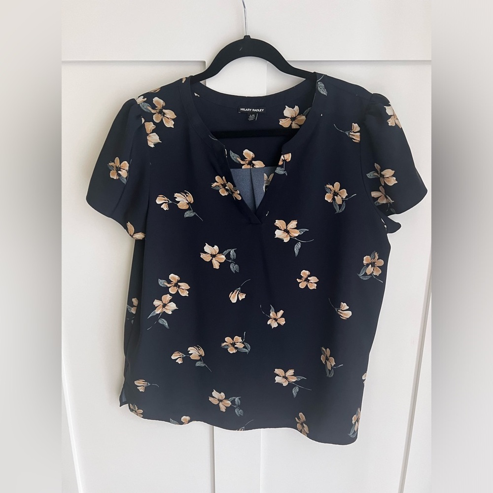 Hilary Radley short sleeve floral blouse! Size Large!